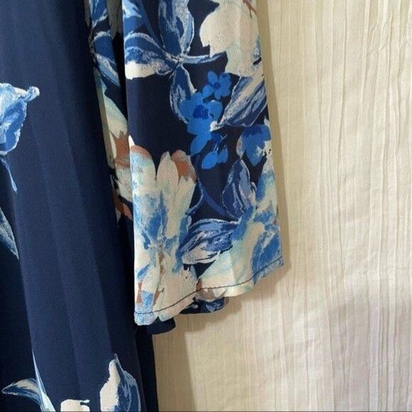 Luxology Floral Crochet Bell Sleeve Blue Midi Dress Size 8 - Picture 7 of 13